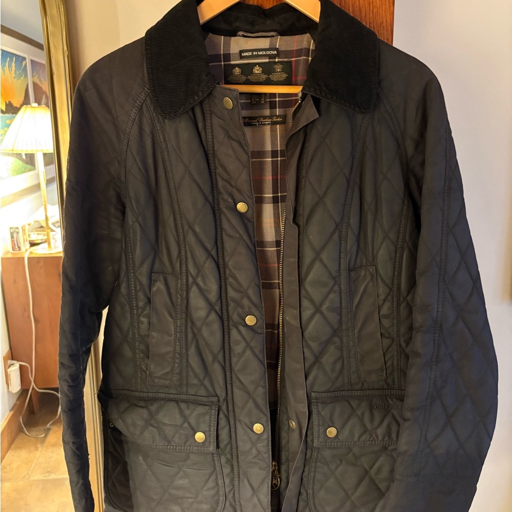 Women’s Quilted Barbour Jacket with Black Collar